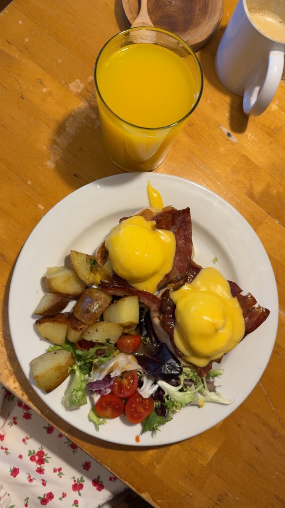 Billy Brunch Barcelona Eggs Benedict
