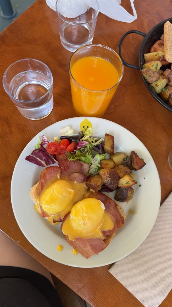 Billy Brunch Barcelona Eggs Benedict
